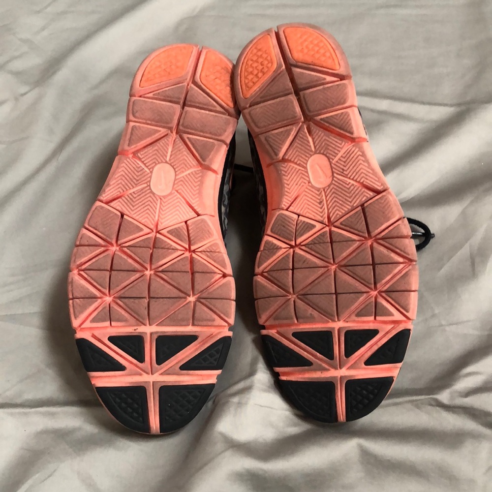 Running Shoes - Picture 4 of 4